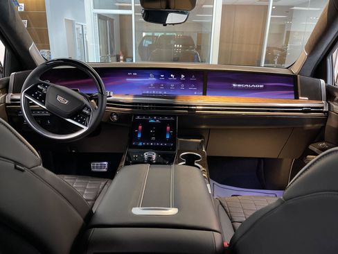 Certified 2026 Cadillac Escalade Platinum Sport w/ LPO, ONYX Package AWD/4WD image 21