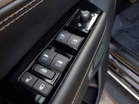 Used 2025 Jeep Wagoneer 4WD w/ Convenience Group I image 23