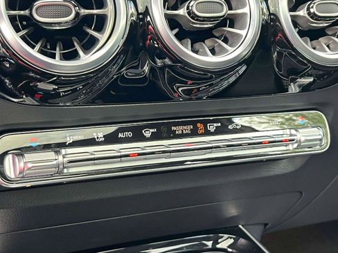 Used 2025 Mercedes-Benz GLA 250 4MATIC image 14