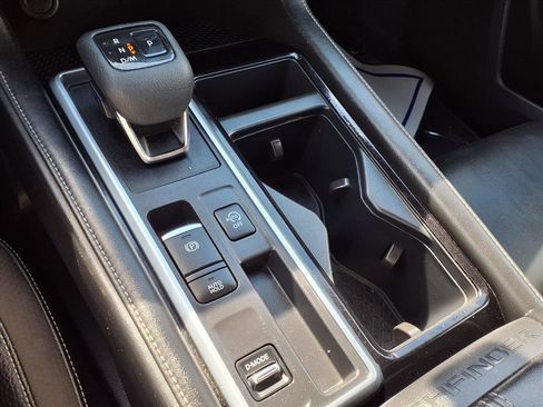 Used 2022 Nissan Pathfinder SL image 10