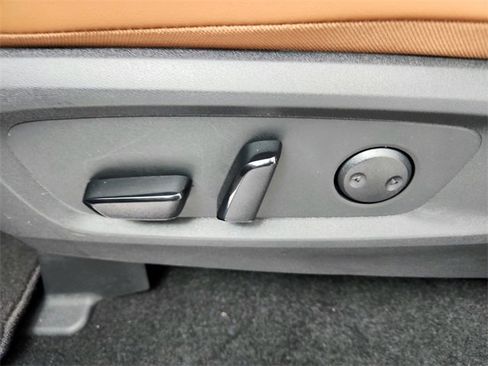 Used 2025 Nissan Pathfinder Platinum w/ Black Appearance Package image 20