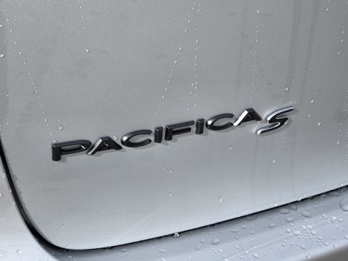 New 2026 Chrysler Pacifica Select image 5