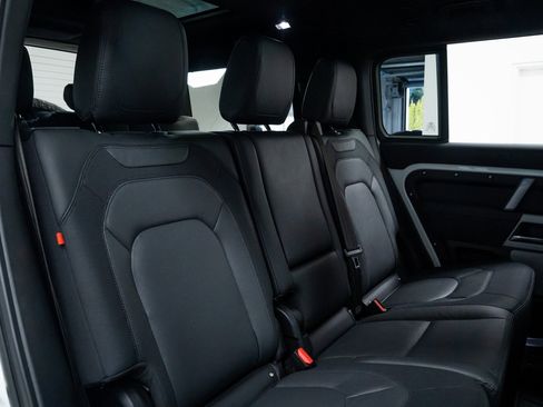 Used 2023 Land Rover Defender 130 X-Dynamic SE image 23