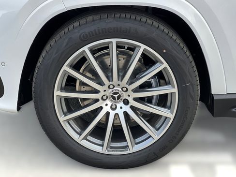 New 2026 Mercedes-Benz GLS 580 4MATIC image 11