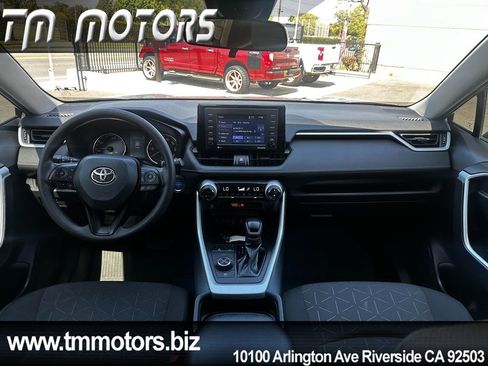 Used 2021 Toyota RAV4 XLE AWD/4WD image 7