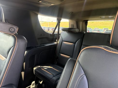 Used 2021 GMC Yukon XL AT4 w/ AT4 Premium Plus Package AWD/4WD image 11
