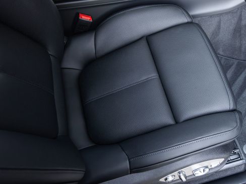 Certified 2026 Porsche Macan AWD/4WD image 44
