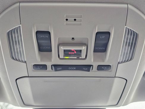 Used 2022 Toyota Highlander XLE image 37