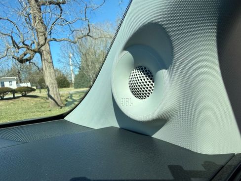 Used 2021 Toyota Sienna Limited image 50