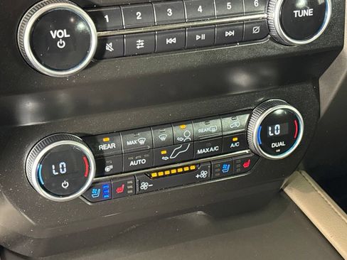 Used 2020 Ford Expedition Max XLT w/ Equipment Group 202A AWD/4WD image 27