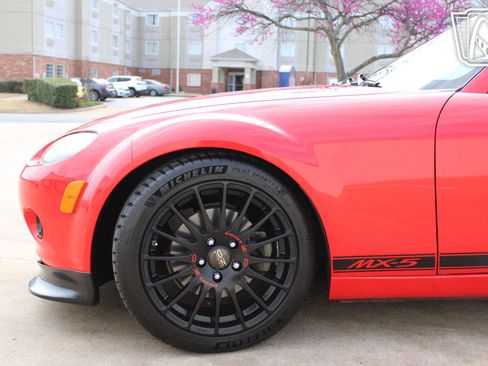Used 2006 MAZDA MX-5 Miata Sport RWD image 32