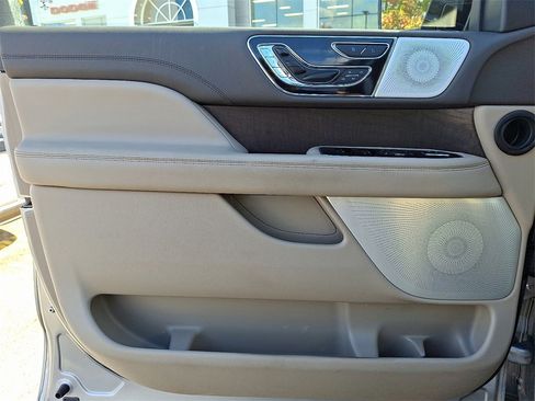 Used 2022 Lincoln Navigator Reserve image 13