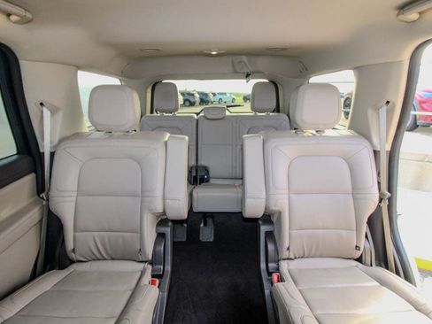 Used 2022 Lincoln Navigator 4WD image 9