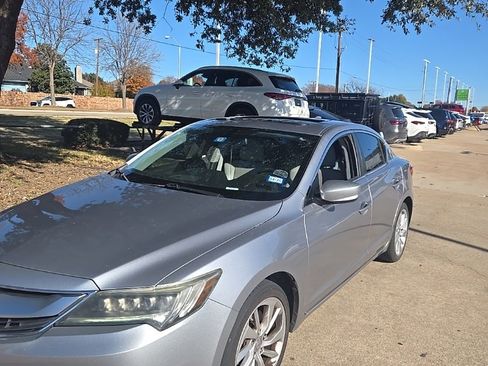 Used 2017 Acura ILX image 2