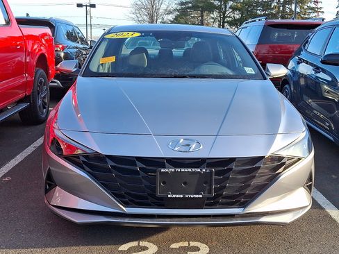 Used 2023 Hyundai Elantra SEL w/ Convenience Package image 3