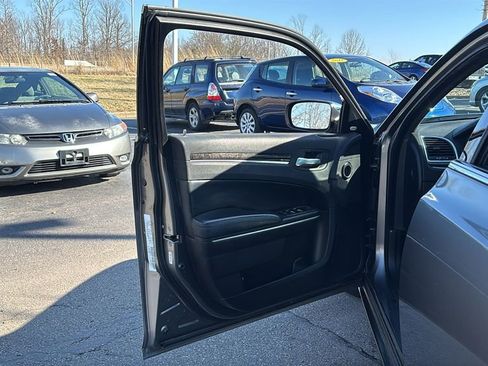 Used 2011 Chrysler 300 Limited image 11