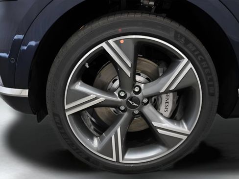 Certified 2025 Genesis GV80 3.5T Prestige AWD/4WD image 3