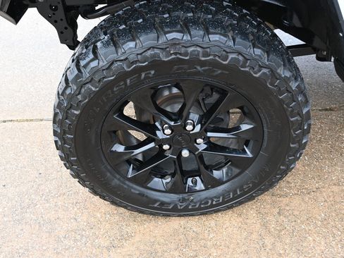 Used 2023 Jeep Gladiator Overland image 7