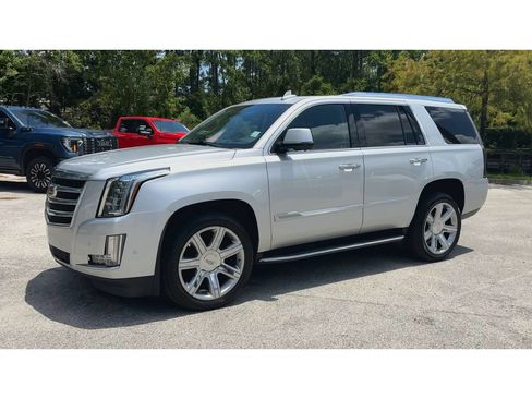 Used 2020 Cadillac Escalade Luxury RWD image 5