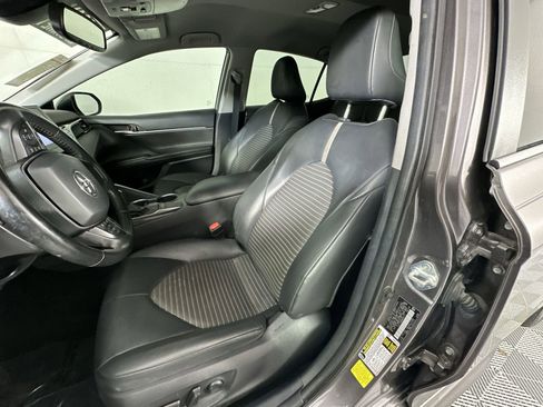 Used 2022 Toyota Camry SE w/ Convenience Package FWD image 11