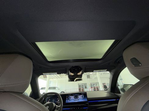 Used 2024 BMW 530i xDrive 530i xDrive w/ Convenience Package image 17