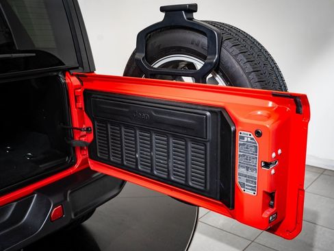 Used 2024 Jeep Wrangler Unlimited image 19