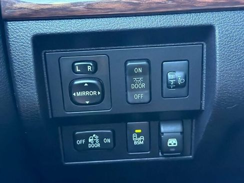 Used 2015 Toyota Tundra Limited w/ Limited Premium Package AWD/4WD image 31