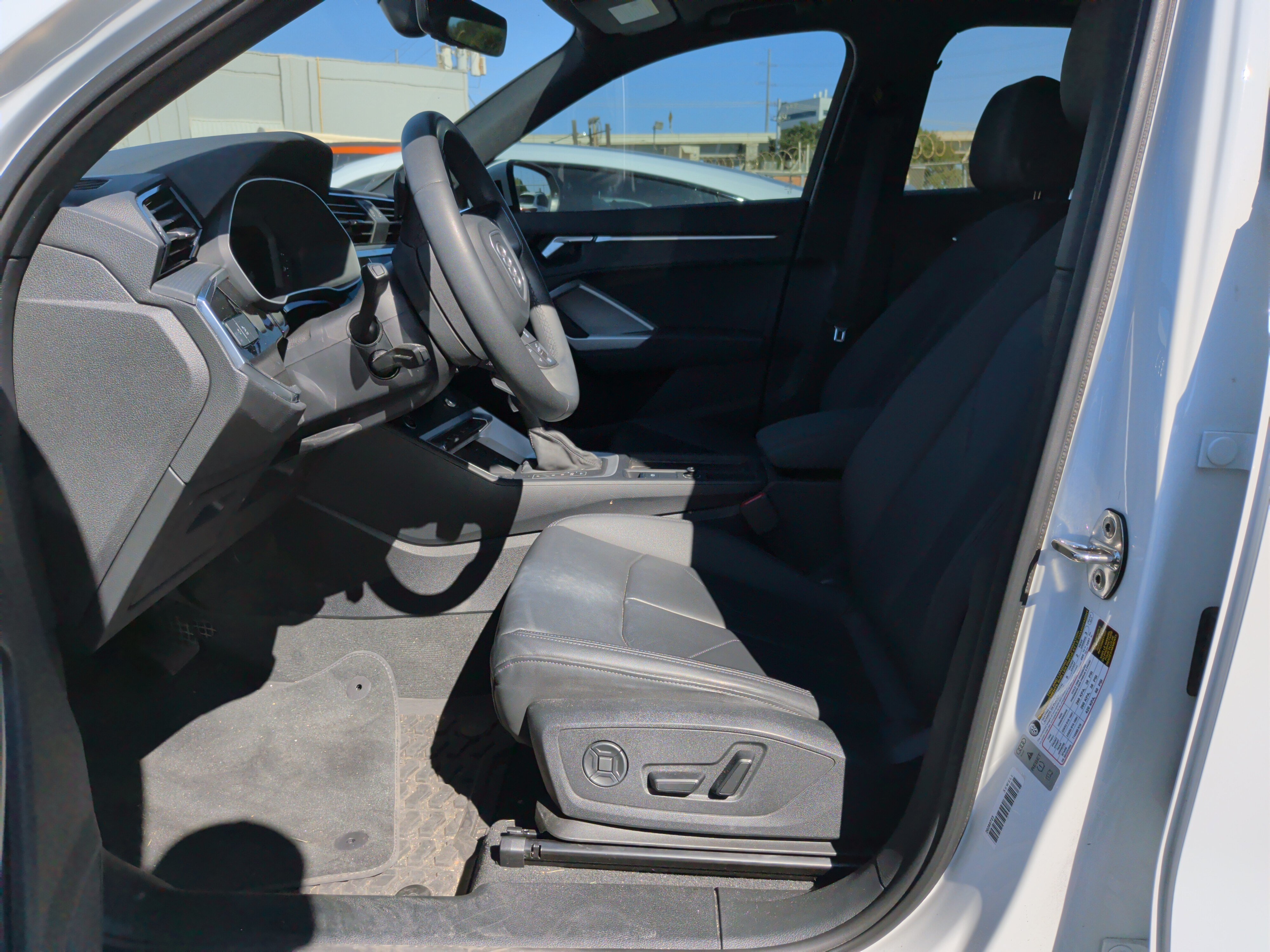 Used 2024 Audi Q3 2.0T Premium w/ Convenience Package AWD/4WD image 16
