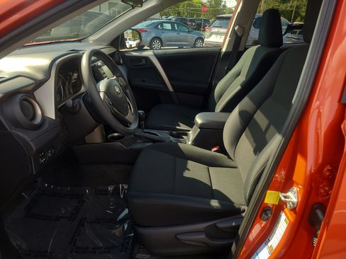 Used 2015 Toyota RAV4 LE AWD/4WD image 16