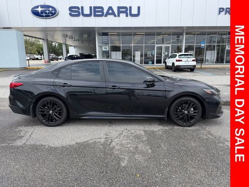 Used 2025 Toyota Camry SE FWD image 2