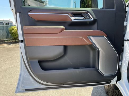 New 2025 GMC Sierra 3500 Denali Ultimate image 23