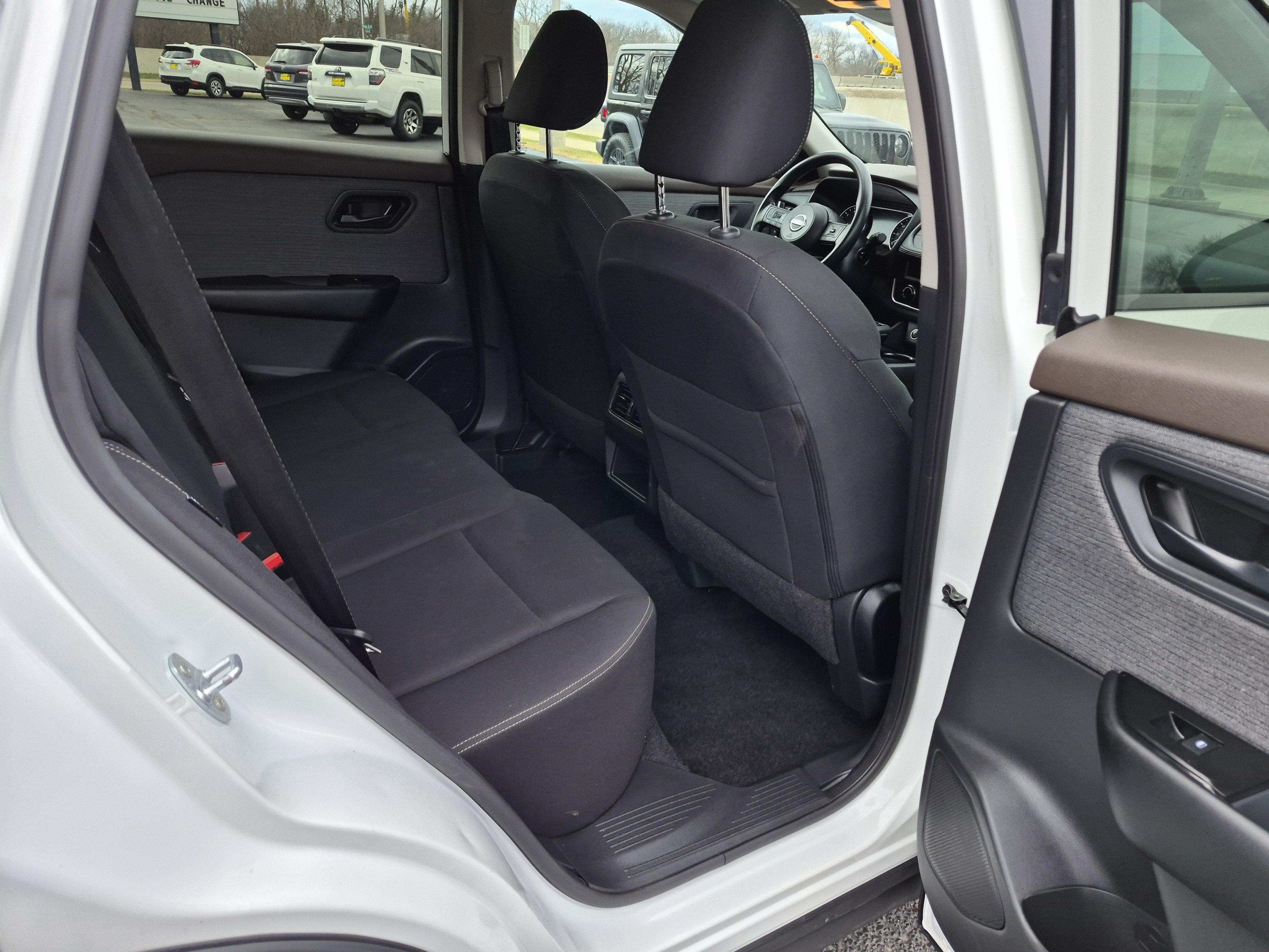 Used 2023 Nissan Rogue S AWD/4WD image 13