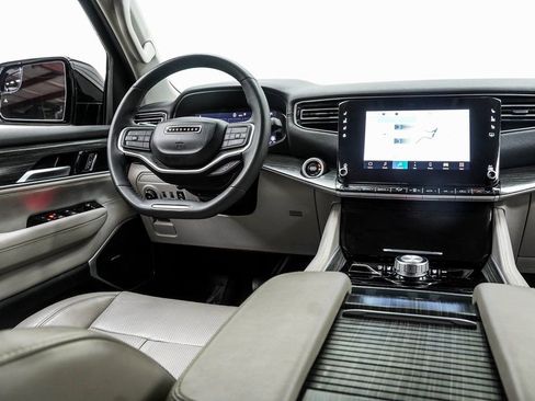 Used 2024 Jeep Wagoneer L Series II w/ Flexible Seating Group AWD/4WD image 19