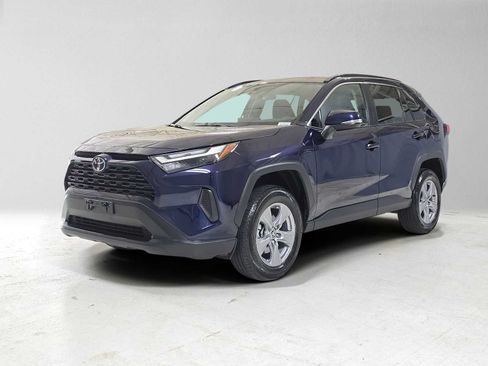 Used 2025 Toyota RAV4 XLE AWD/4WD image 7