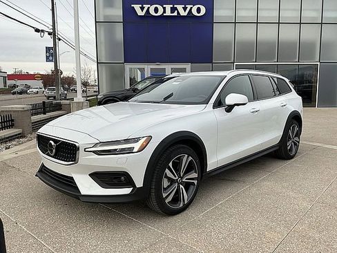 New 2026 Volvo V60 B5 Cross Country Plus w/ Climate Package image 3