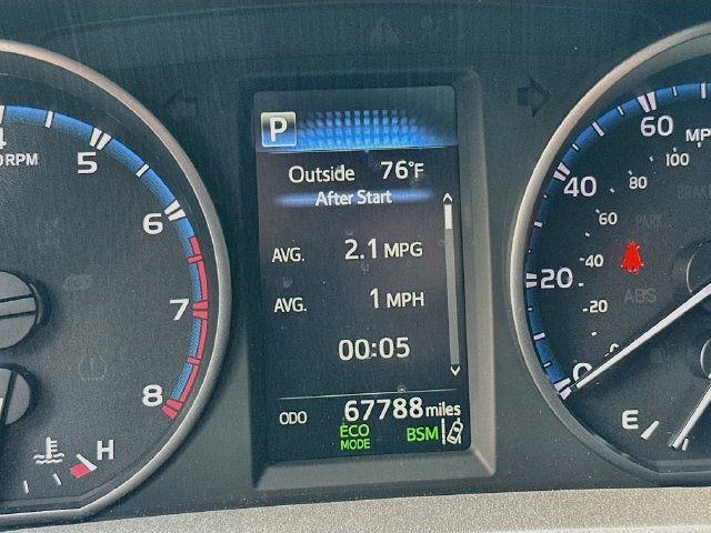 Used 2018 Toyota RAV4 XLE AWD/4WD image 12