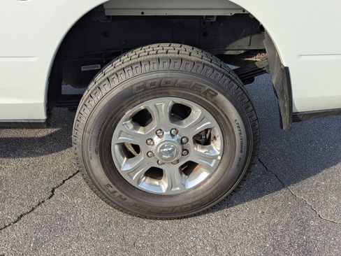 Used 2024 RAM 3500 Big Horn image 28