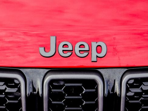 Used 2024 Jeep Compass Latitude w/ Sun and Sound Group image 3