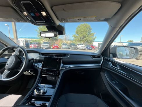 Used 2023 Jeep Grand Cherokee L Laredo image 32