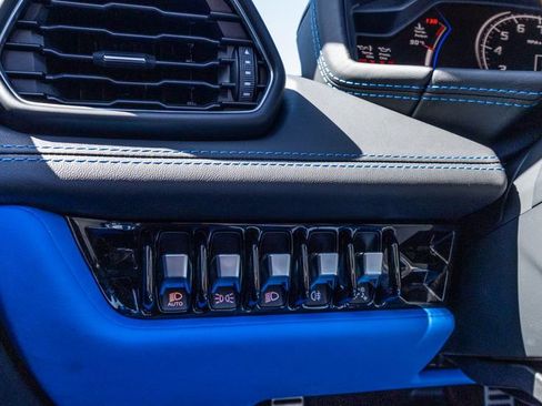 Used 2022 Lamborghini Huracan EVO image 24