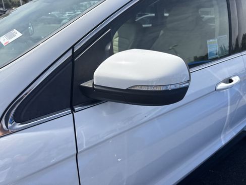 Used 2019 Ford Edge SEL FWD image 10