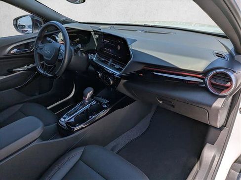 Used 2025 Chevrolet Trax RS w/ Driver Confidence Package image 21