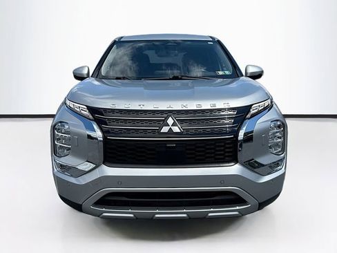 Used 2022 Mitsubishi Outlander SE AWD/4WD image 2
