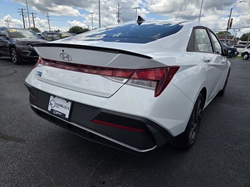 Used 2025 Hyundai Elantra Sport FWD image 38