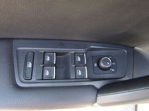 Used 2020 Volkswagen Tiguan S image 11