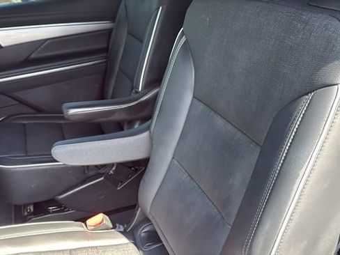 Used 2025 Buick Enclave Preferred FWD image 26