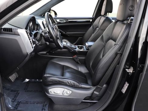 Used 2017 Porsche Cayenne GTS image 16