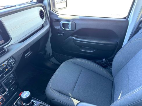Used 2024 Jeep Wrangler Willys image 31