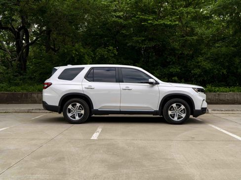 Used 2024 Honda Pilot EX-L image 10