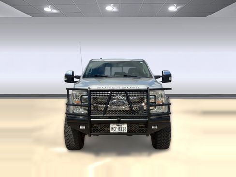 Used 2017 Ford F250 Lariat w/ Chrome Package image 5